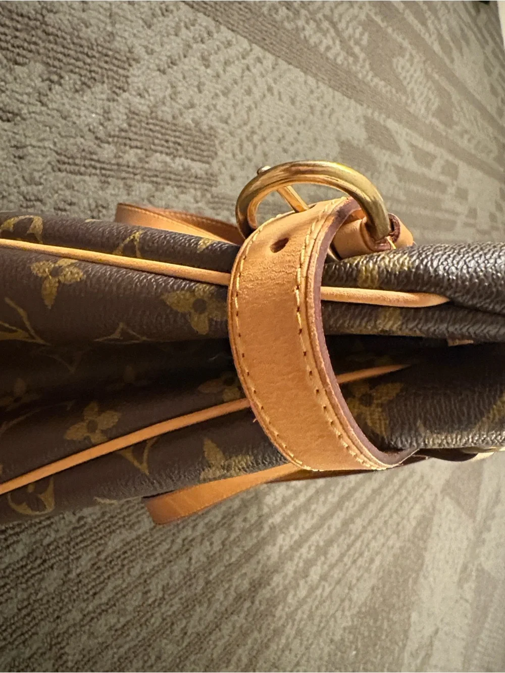 Authentic Louis Vuitton Batignolles Monogram Canvas Shoulder Bag